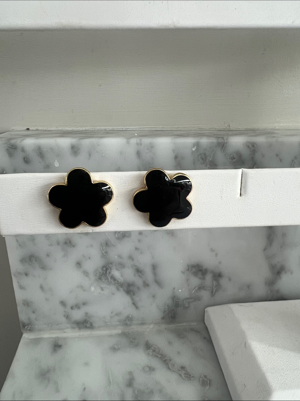 Black 🖤clover stud earrings